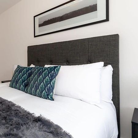 Modern 2 Bedroom Apartment In Wimbledon London Eksteriør billede