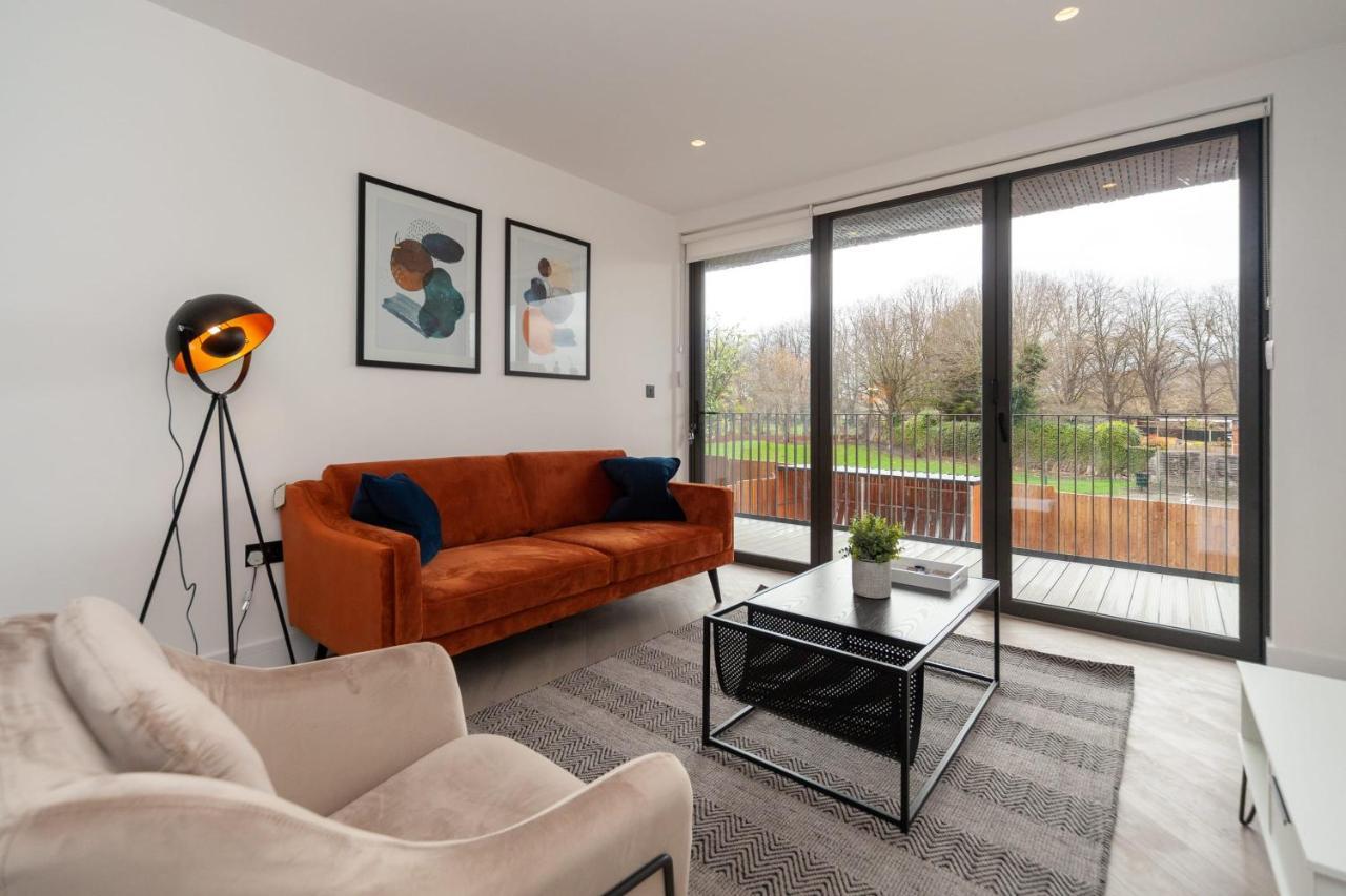 Modern 2 Bedroom Apartment In Wimbledon London Eksteriør billede
