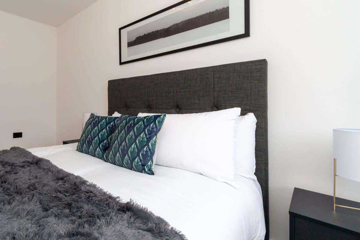 Modern 2 Bedroom Apartment In Wimbledon London Eksteriør billede