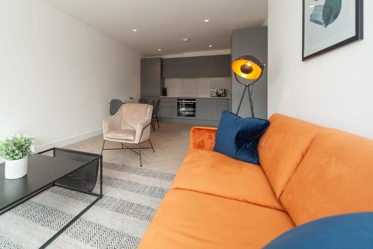 Modern 2 Bedroom Apartment In Wimbledon London Eksteriør billede