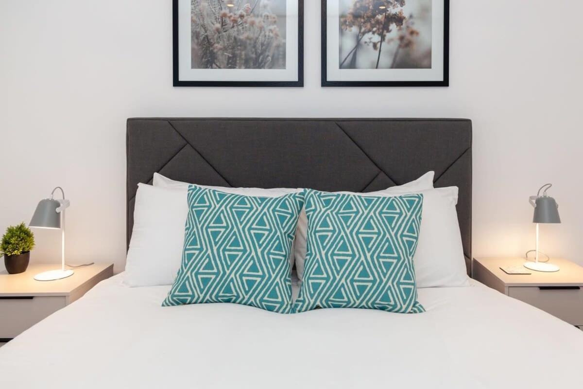 Modern 2 Bedroom Apartment In Wimbledon London Eksteriør billede